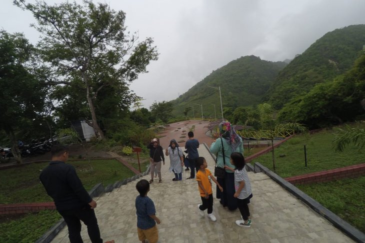 Benteng Otanaha tujuan libur Lebaran sejumlah warga
