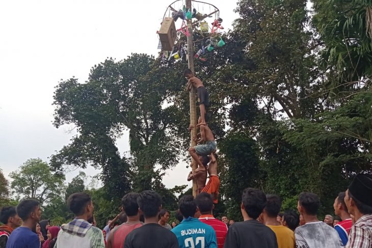 Berbagai lomba tradisional meriahkan libur Lebaran masyarakat desa di Jambi