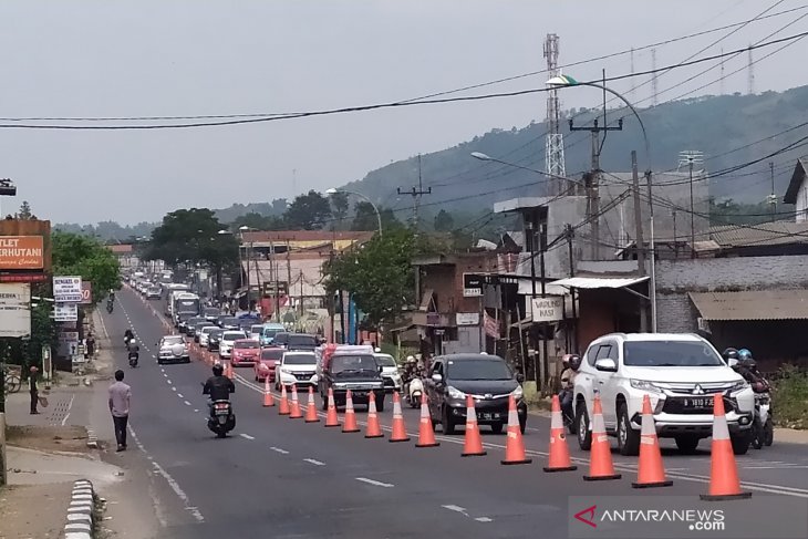 Puncak arus balik kendaraan pemudik terjadi malam ini