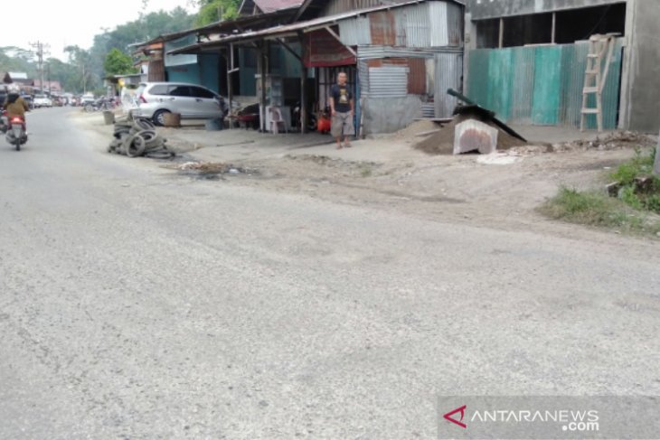 Masyarakat berharap jalan rusak di Gunungsitoli diperbaiki