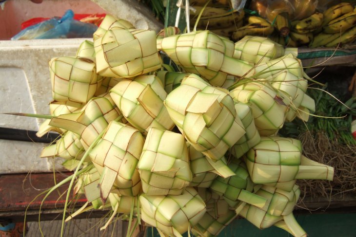 Bupati Hamim apresiasi kreatifitas perayaan Lebaran Ketupat di Pauwo-Tumbihe