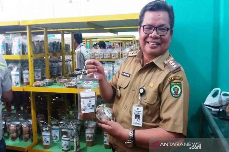 Bupati - Produk Lokal Bisa Dipajang di Ritel Modern Di Balangan