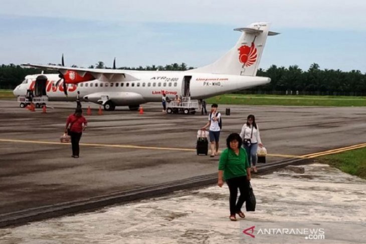 Govt better lower taxes on domestic airlines