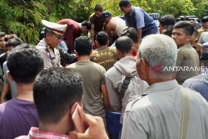 Lakalantas di Parbangunan, pick up dan Supra X masuk jurang 20 meter