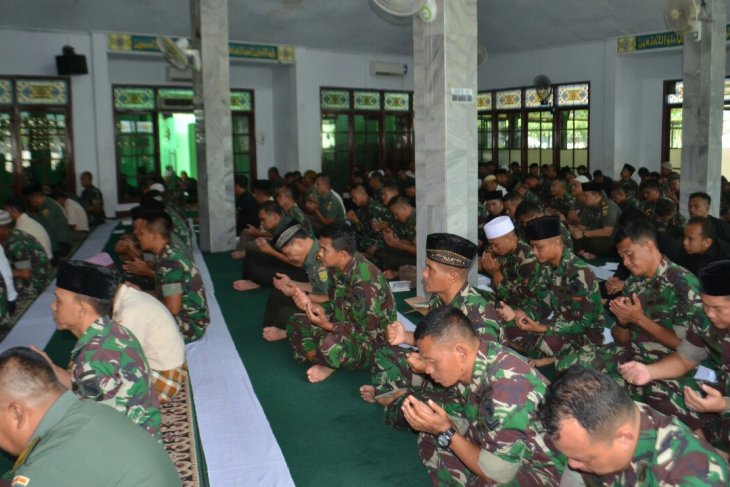 Korem 042/Gapu gelar shalat ghaib untuk jenazah mantan KSAD