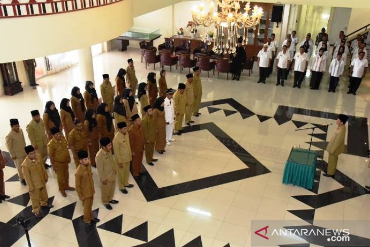 Bupati Tapsel lantik sejumlah pengawas dan kepala sekolah