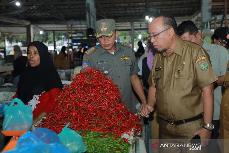 Pemkab Asahan diminta atasi harga cabai merah