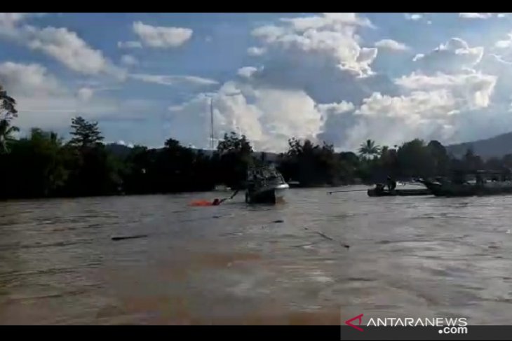 Kapal Feri Karam di Long Bagun