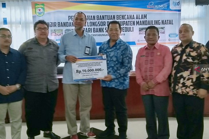 Bank Sumut serahkan bantuan untuk korban banjir Madina