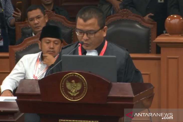 Denny Indrayana bacakan argumentasi kualitatif kubu Prabowo-Sandi