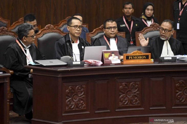 Denny Indrayana tuding BIN dan Polri tidak netral