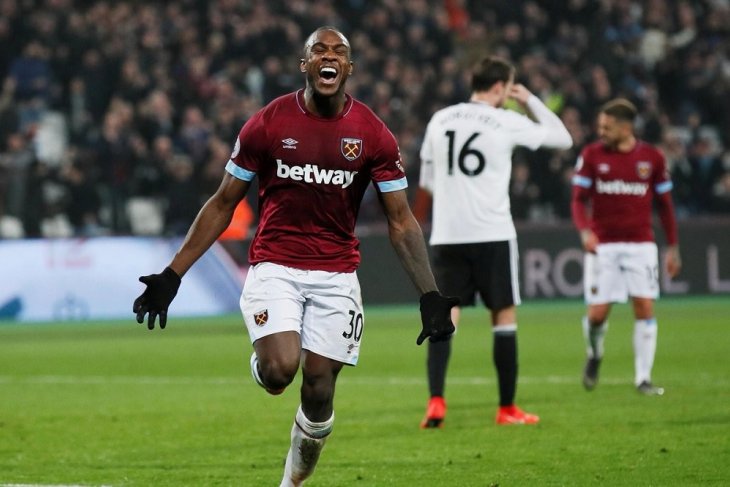 Manchester United membidik Issa Diop