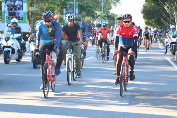 Akhir pekan, Kapolda - Pangdam - Dirut Bank Kalbar nge-gowes