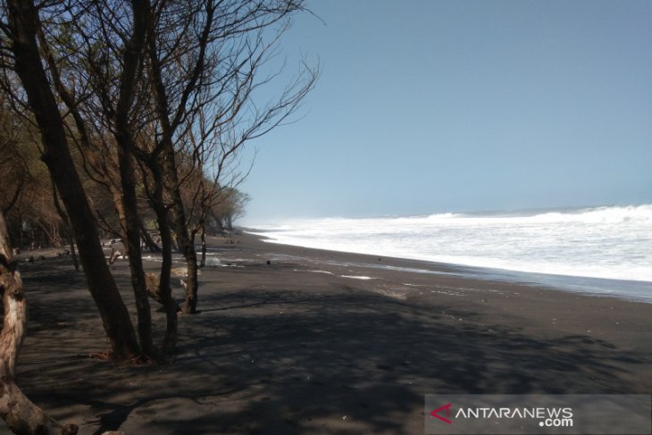Houses in Bantul coast prone to high waves