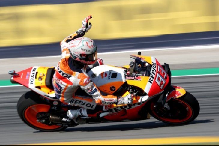 Marc Marquez juarai GP Catalunya, Lorenzo sebabkan kecelakaan beruntun