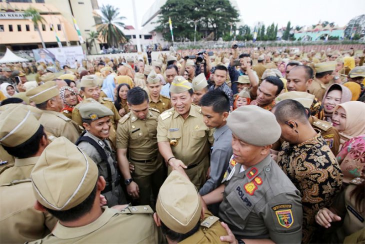 Gubernur Arinal Djunaidi Pimpin Upacara Mingguan Pertama