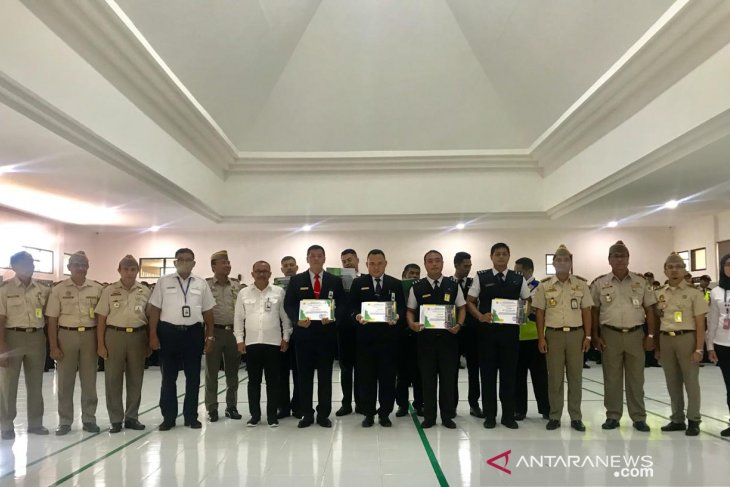 Karantina Denpasar beri penghargaan petugas Avsec Ngurah Rai