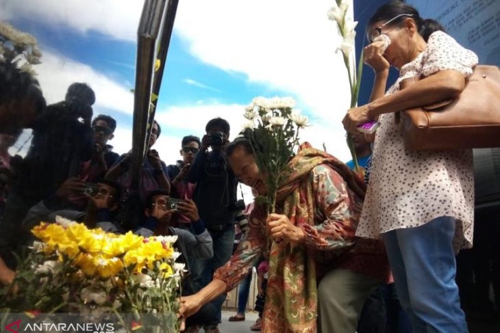 Isak tangis iringi setahun tenggelamnya