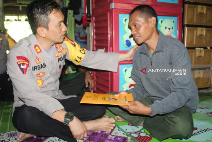 Kapolres Madina kunjungi anggota Koramil yang sakit