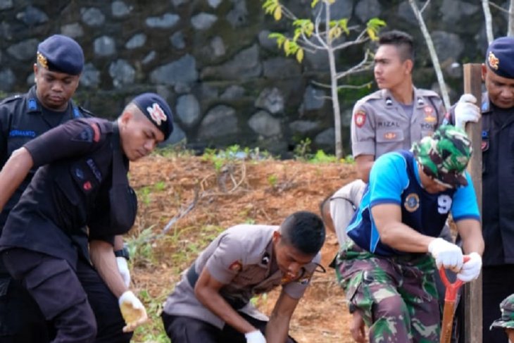 TNI-Polri kerja bakti di kampus IAIN Ambon