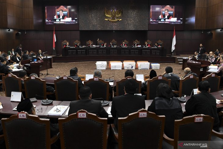 Yusril interupsi saat sidang perselisihan hasil Pilpres