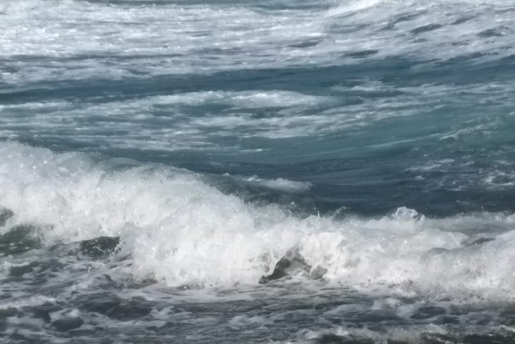 BMKG Gelombang tinggi 25 meter bayangi sejumlah laut di Maluku