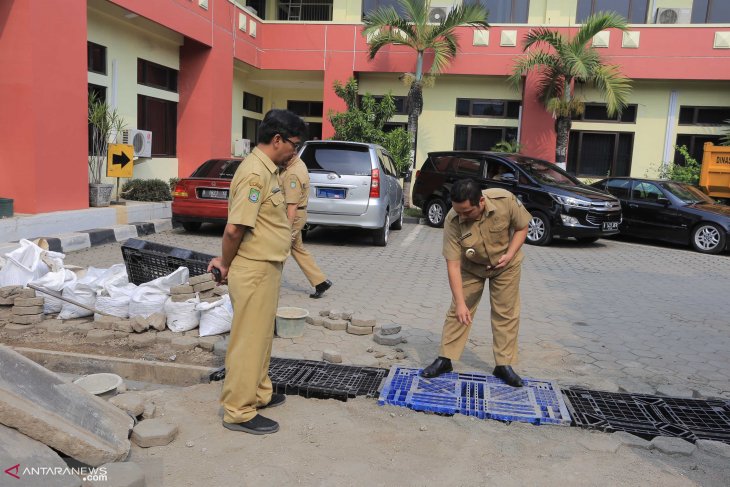 Pemkot Tangerang ujicoba tutup saluran air pakai pallet plastik