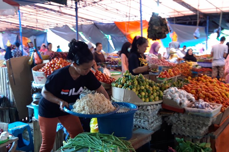 Harga bahan pokok masyarakat di Ternate belum stabil