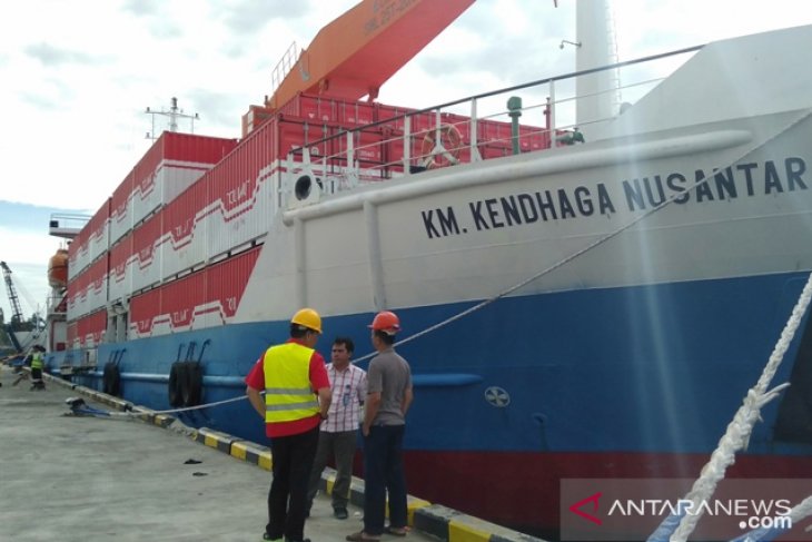 Kapal kontainer tol laut kunjungan perdana ke Pelabuhan Gunungsitoli
