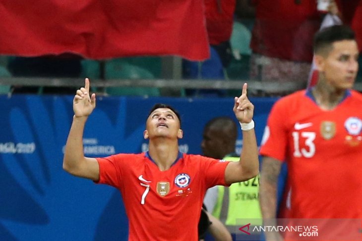 Sanchez ungkapkan bermain tahan rasa sakit di engkel
