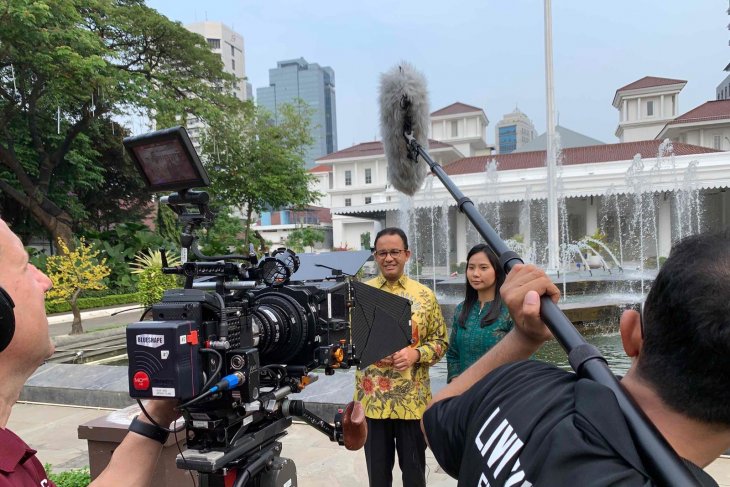 Livi Zheng makes video on Jakarta anniversary