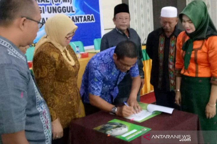 LP3M Unand dan UGN Padangsidimpuan tanda tangani