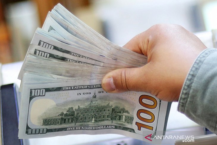 Kurs dolar sedikit menguat dengan fokus perdagangan AS-China, risalah Fed