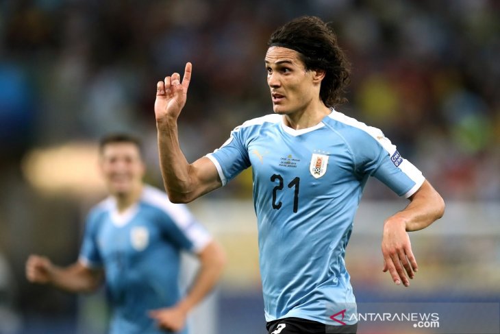 Cavani antar Uruguay tundukkan Chile