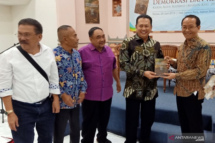 Peluncuran buku