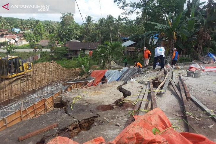 BPBD Penajam perpanjang status darurat longsor Bukit Raya