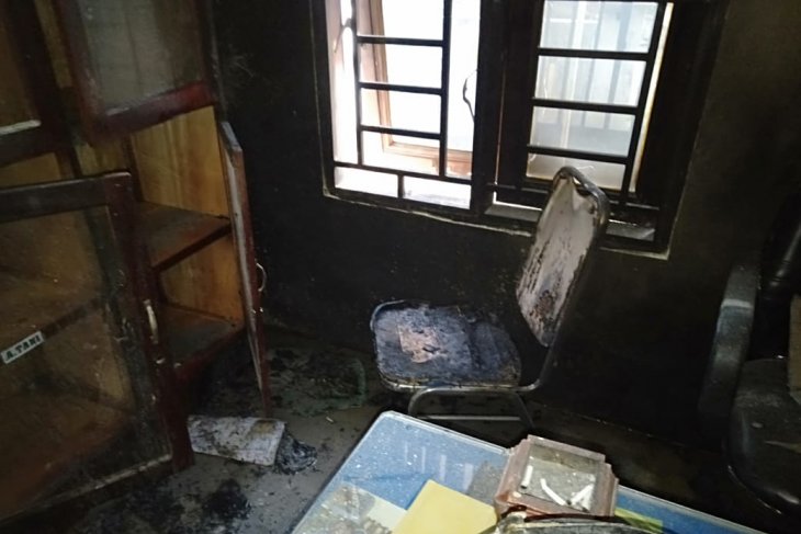 Kantor Kepala Desa Sumber Jaya di Langkat dibakar OTK