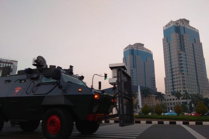 Ribuan aparat bersiaga di sekitaran Monas