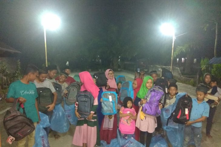 FPI-FKPPI Langkat bagikan ribuan buku tulis
