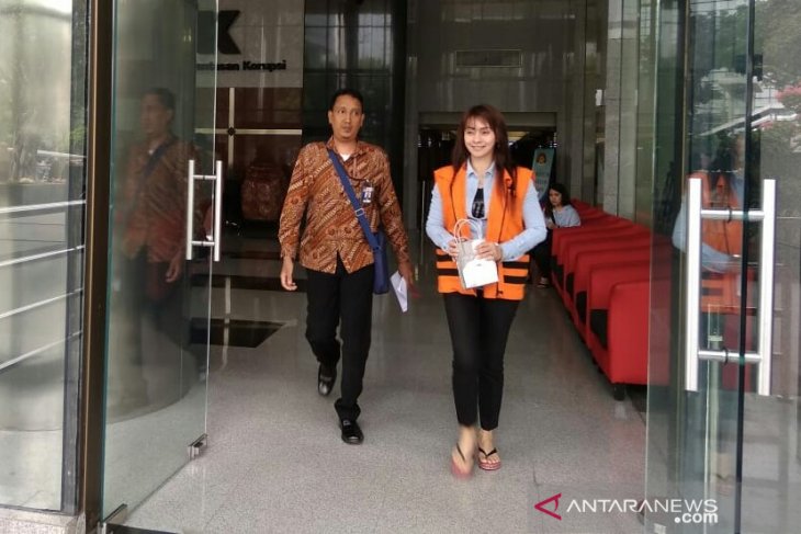 KPK perpanjang penahanan Bupati Sri Wahyuni