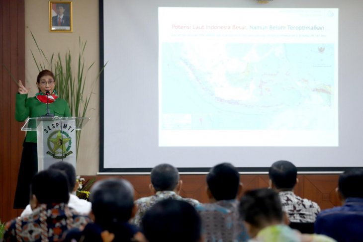 Menteri KP dorong Polri usut tuntas pelaku aktivitas ilegal di laut