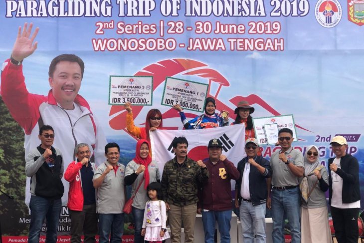 Peserta asal Korsel terkesan dengan Paralayang