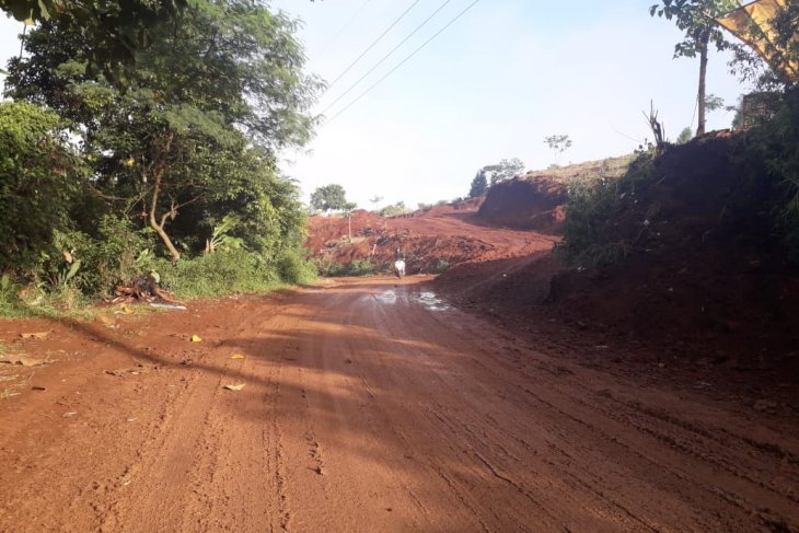 Pemkab Purwakarta minta KCIC lakukan perbaikan jalan rusak