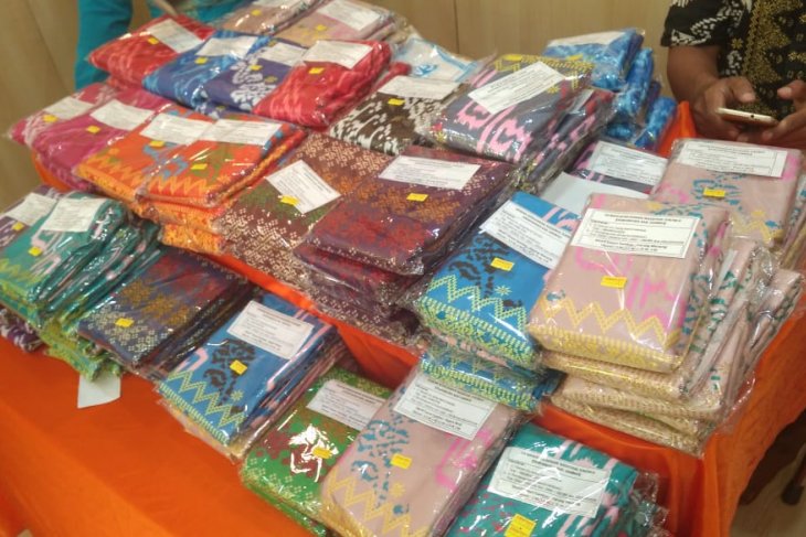Sambas pamerkan produk unggulan
