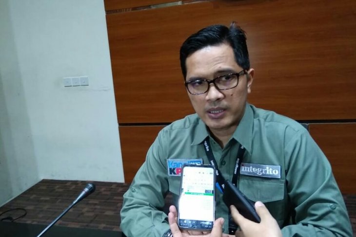 KPK panggil tiga saksi korupsi pengadaan QCC Pelindo II