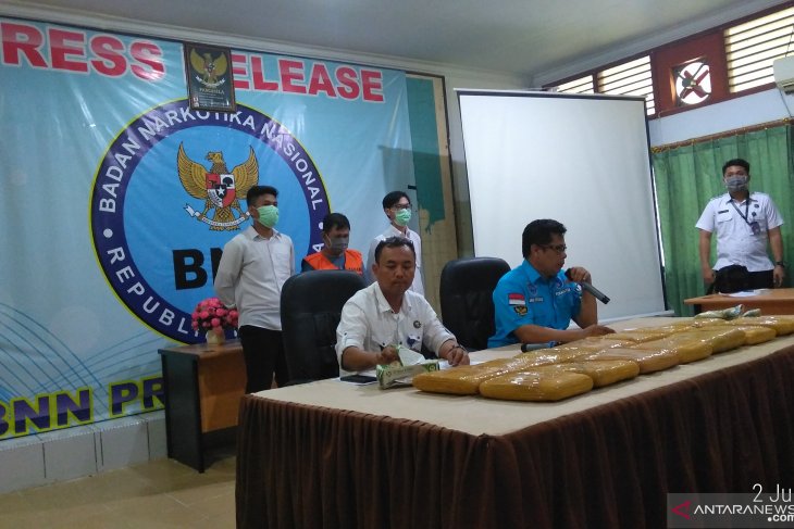 BBN Jambi bongkar pengiriman 14 kg ganja sekaligus bekuk kurir pembawanya