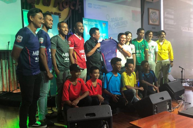 Persita gandeng lembaga Desa Anak pada peluncuran seragam baru