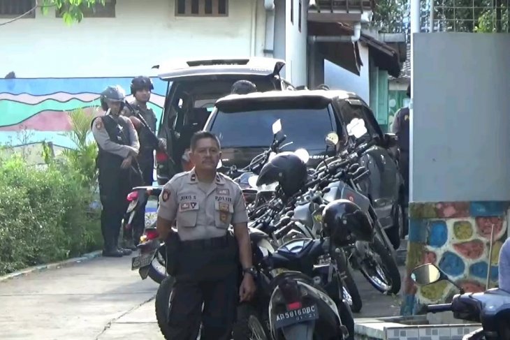 Densus 88 tangkap SA terduga teroris di Magetan