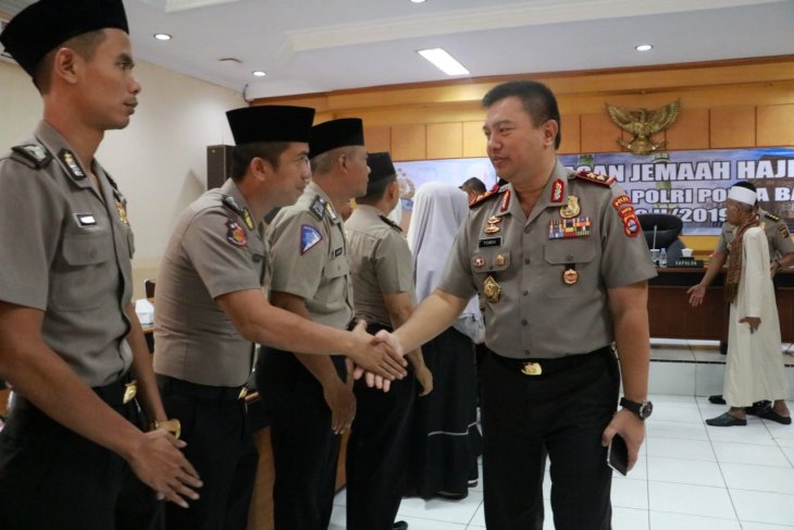 Kapolda Banten lepas 23 personel berangkat haji