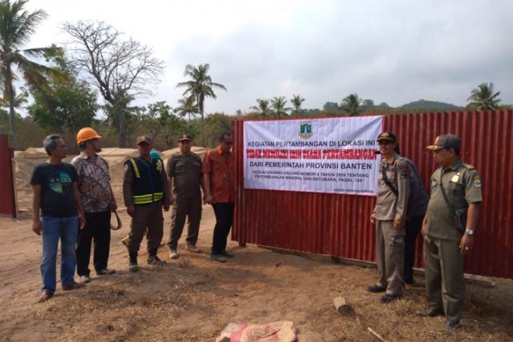 Pemprov Banten segel tambang pasir ilegal di Pulo Manuk